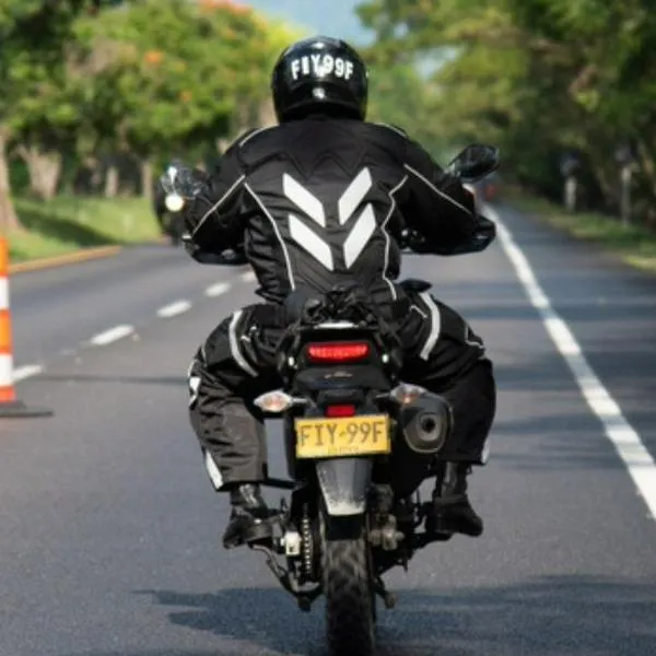 El 61 % de los motociclistas en Colombia no cuenta con el Soat, según Fasecolda, por lo que enfrentan embargos cuando no pueden pagar atención médica.