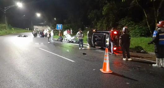 En esta vía de Guarne, Antioquia, un borracho en una camioneta atropelló a un joven de 18 años y lo mató