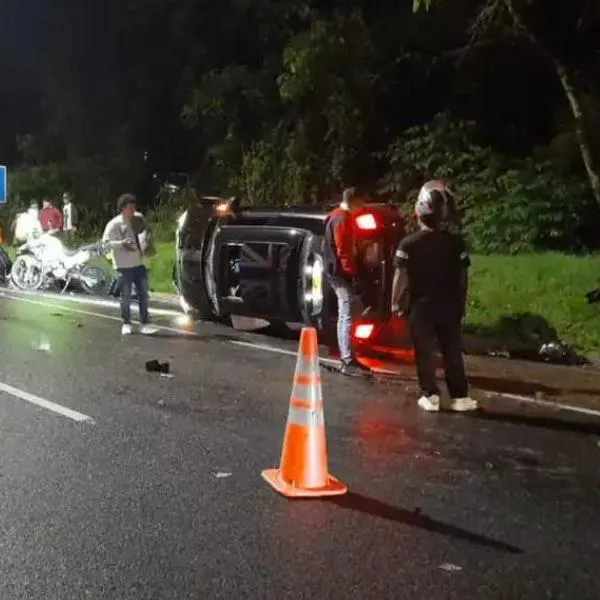 En esta vía de Guarne, Antioquia, un borracho en una camioneta atropelló a un joven de 18 años y lo mató