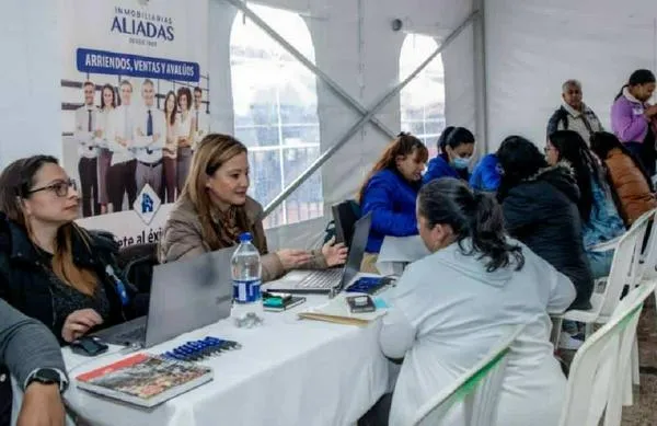 En Bogotá hay más de 1.000 puestos de trabajo con y sin experiencia, vacantes cierran pronto