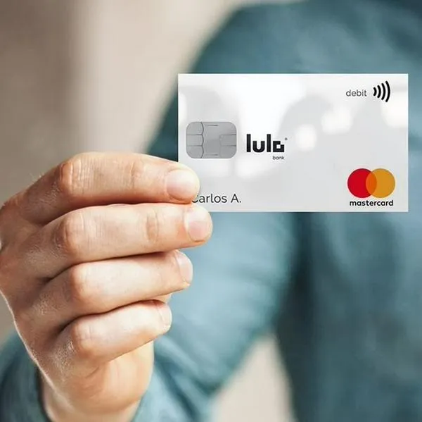 Foto de tarjeta, en nota Lulo Bank reveló por qué de su nombre en Colombia y dio secreto mejor guardado