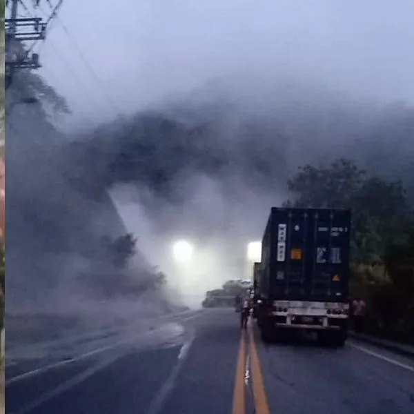 Emergencia tras accidente en la vía Buga - Buenaventura; se produjo derrame de químico