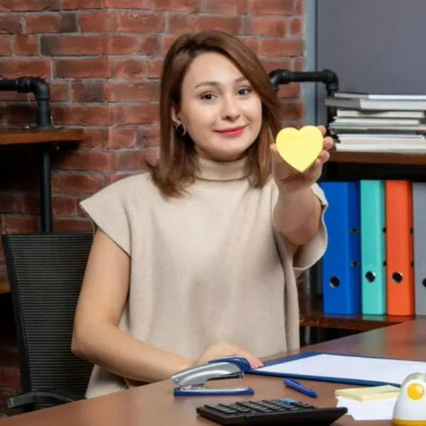 ¿Cuánto gana una secretaria de colegio en Colombia 2024? Cercano al de profesores
