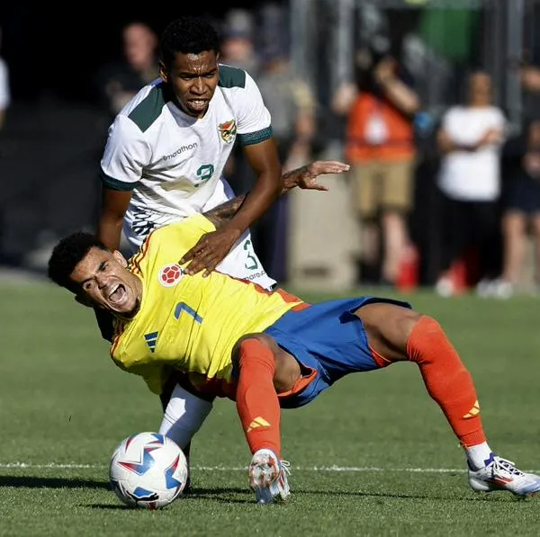 Bolivia hace de todo para ganarle a Colombia.