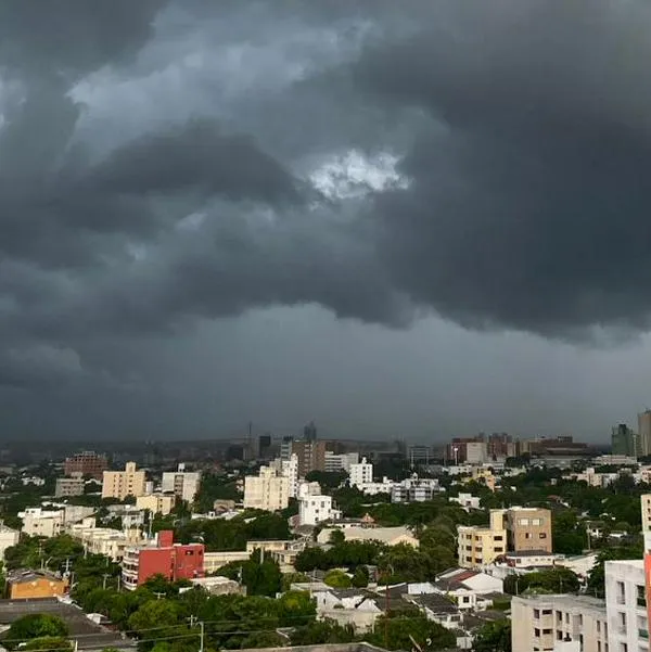 Imágenes del nuevo vendaval en Barranquilla que causó daños en casas y vehículos