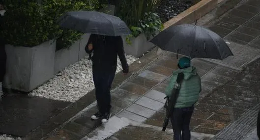 Ciudadanos celebran aguacero en Bogotá, después de mucho sol: "Bendita y urgente lluvia"