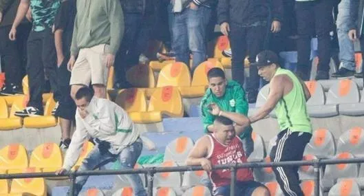 Pelea de hinchas de Nacional y Junior: sale foto de los que tenían cuchillo