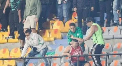 Pelea de hinchas de Nacional y Junior: sale foto de los que tenían cuchillo