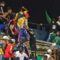 Insólita razón por la que la Policía tardó en frenar riñas en juego de Nacional vs. Junior