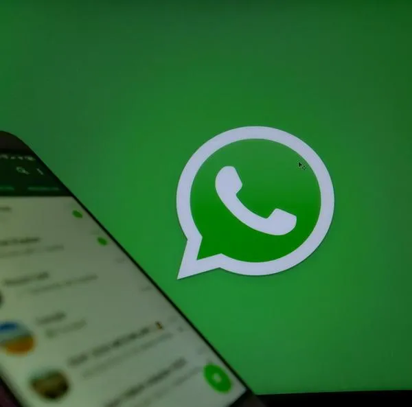 ¿Por qué en WhatsApp aparece que está en línea sin estarlo? 