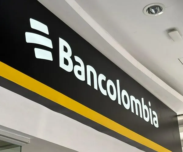 Bancolombia da aviso a clientes por cambios con tasas de interés e inflación