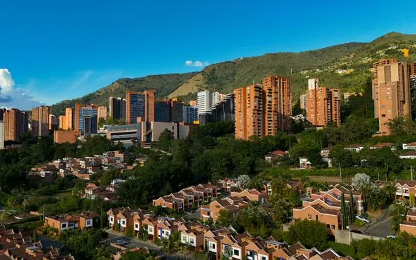 El negocio de los servicios públicos que venden las bandas criminales