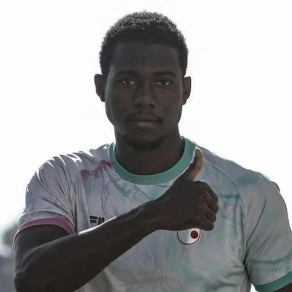 Yílmar VeláSquez, de Santa Fe, dejó de seguir al club y borró fotos con este