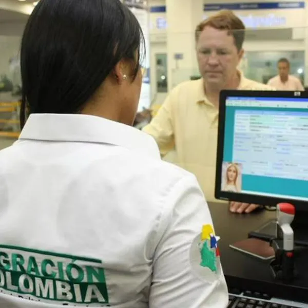 Visa en Colombia: miles de residentes extranjeros deben hacer trámite urgente en Cancillería para evitar problemas legales y queda poco tiempo.
