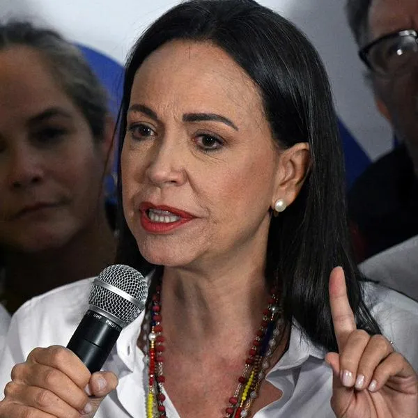 María Corina Machado se irá de Venezuela, dijo Nicolás Maduro, y la atacó