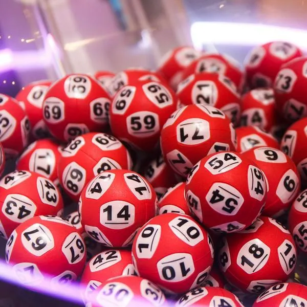 Bolas de loterías, en nota sobre por qué no jugar fechas especiales 