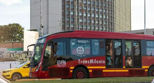 Encapuchados protagonizan disturbios en calle 26 de Bogotá, frente a Universidad Nacional