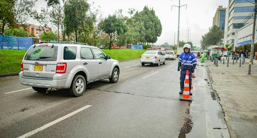 Pico y placa vehículos particulares y taxis en Bogotá hoy martes primero de octubre  