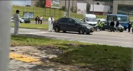 Sicariato en Bogotá hoy: videos y fotos de cómo quedó el carro en el que iba víctima