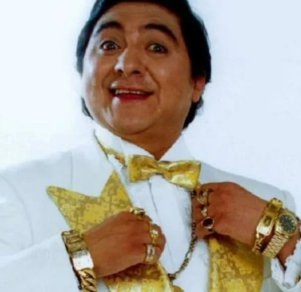 Famoso actor mexicano de telenovelas Carlos Bonavides trabaja en la calle