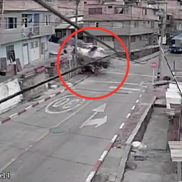 Accidente en Bogotá hoy: bus se quedó sin frenos y casi arrolla a dos niñas en Ciudad Bolívar, y revelan videos de lo que ocurrió.