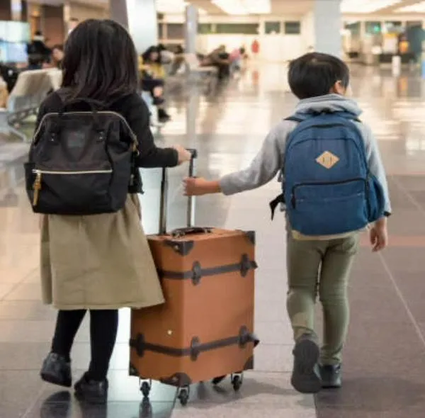 Se exigirá verificación de autorización de viaje de menores de edad en carreteras