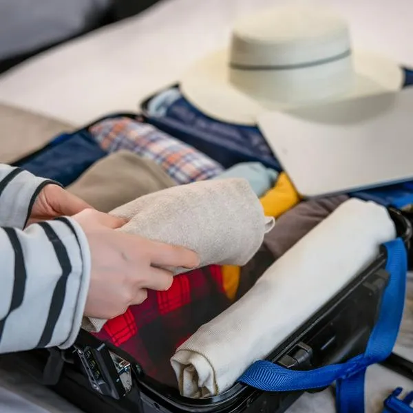 ¿Cómo hacer para que quepa más ropa en la maleta?