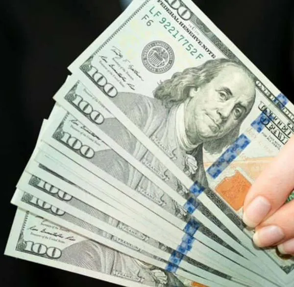 Así quedó el precio del dólar hoy en Colombia, este jueves 3 de octubre: la divisa asustó al superar, otra vez, la barrera de los 4.200 pesos.