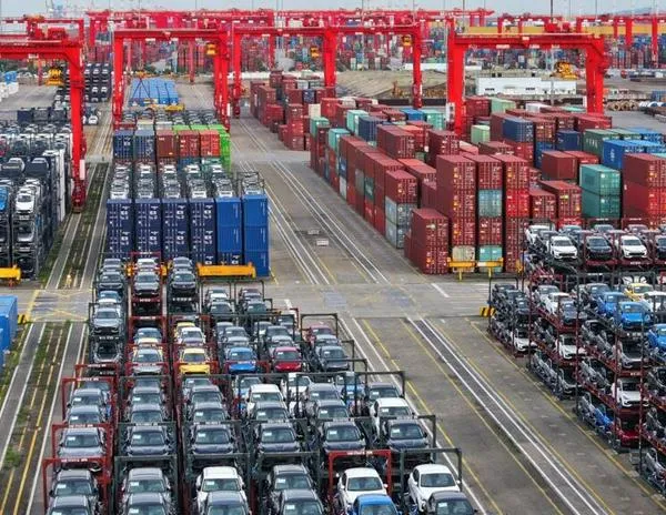 Estados de la UE aprueban incremento de aranceles a los autos eléctricos chinos