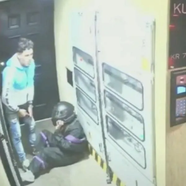 Arrastraron a una mujer en la entrada de su casa por robarle moto, en Bogotá