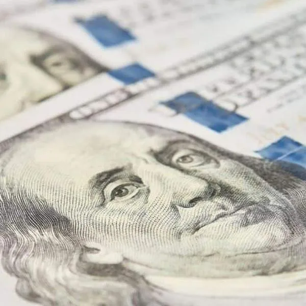 Dólar en Colombia termina a la baja, en medio de una semana de amplia volatilidad