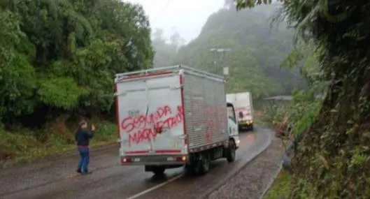 Disidencias de las Farc hicieron retén en Caquetá, amenazaron y pintaron los carros