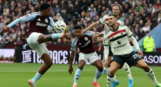 Con Jhon Durán en cancha, Aston Villa igualó 0-0 con el Manchester United, en Premier