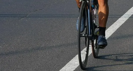 Padre de joven ciclista que murió atropellado se quebró durante entrevista: "No puedo"