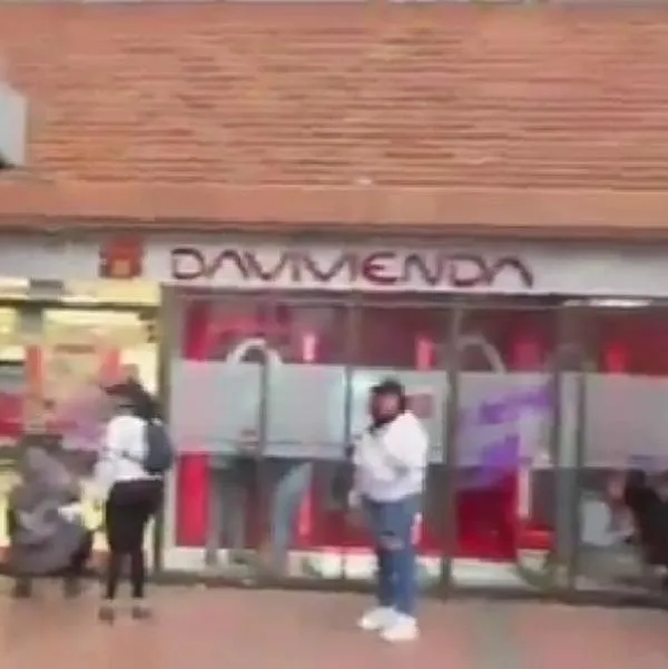 Video de ataque a Davivienda hoy en Chapinero este 7 de octubre en Bogotá