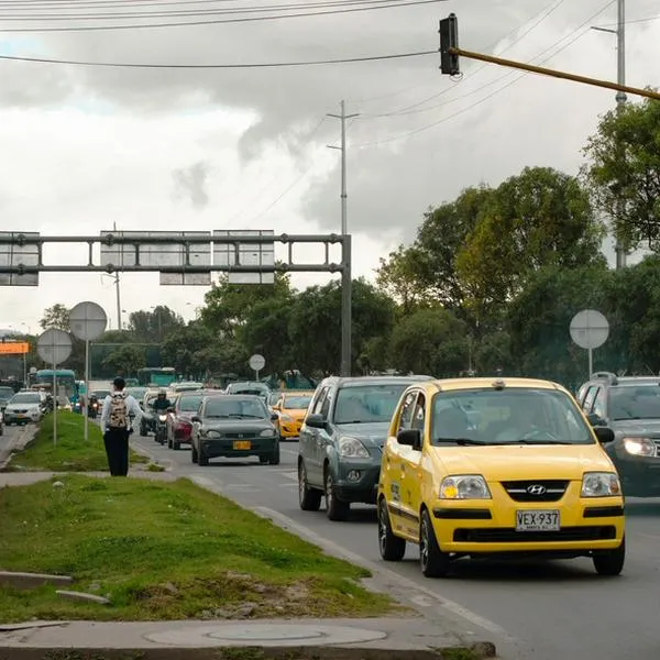 Renovar licencia de conducción en Bogotá para taxis, buses y más vehículos