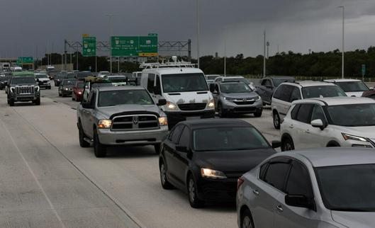 Florida, ya de luto tras el paso del huracán Helene, aguarda con temor la llegada de Milton