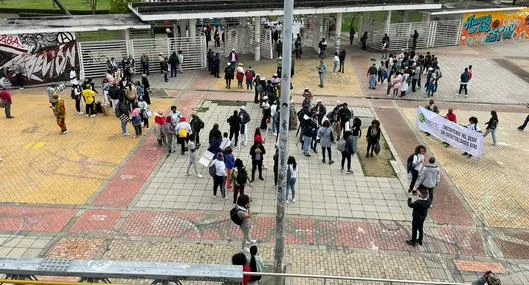 Protestas de indígenas en Bogotá obligan cierre de Transmilenio en la calle 26