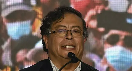 Colombian presidential candidate for the Historic Pact coalition Gustavo Petro delivers a speech at the party headquarters, in Bogota on May 29, 2022, on election day. - Following the official results Petro will face a 77-year-old populist outsider Rodolfo Hernandez in a runoff election next June 19. With more than 97 percent of votes counted, preliminary results showed 62-year-old Gustavo Petro, a former Bogota mayor, leading with 40.3 percent to 28 percent for Rodolfo Hernandez. (Photo by YURI CORTEZ / AFP)