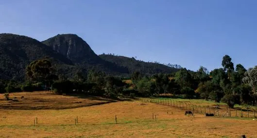 Foto de la Peña de Juaica, en nota de cuál es el sitio de Colombia donde afirman que se ven ovnis, muy cerca a Bogotá