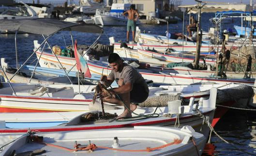 En Líbano, los pescadores de Saida desesperados desde la evacuación del litoral