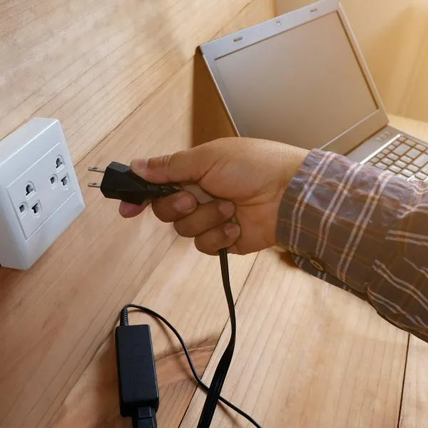 ¿Qué pasa si conecto mi PC directo a la corriente? 
