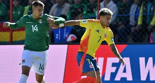 Bobson Matheus y Luis Diaz, en el juego Colombia vs. Bolivia.