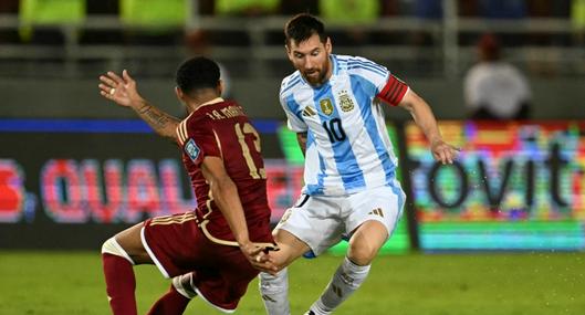 A Argentina y a Lionel Messi se les 'empantanó' su visita a Venezuela: empate 1-1