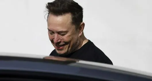 Elon Musk lanzó el robotaxi de Tesla y los Optimus, robots humanoides