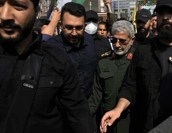 Reaparece en público comandante iraní tras rumores de su detención y muerte