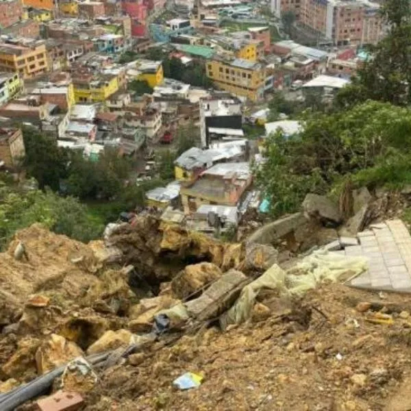 El barrio Santa Cecilia, del norte de Bogotá, tiene un gran problema porque las familias viven con temor a un derrumbe y 25 han recibido orden de evacuar. 
