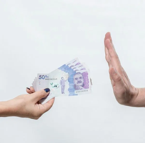 Peso colombiano se devaluó, deuda externa aumentó y todo sería por el dólar
