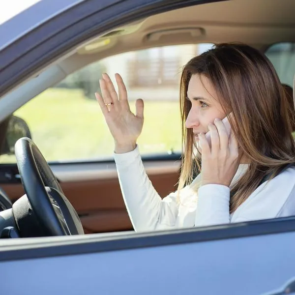 ¿Cuáles son los números de emergencia si tengo un accidente en carretera Colombia?