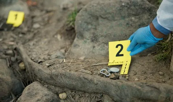 Antioquia hoy: hallan cuerpo sin vida de hombre en carretera y sin identificar